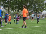 Laatste training S.K.N.W.K. JO7-1 (partijtje tegen de ouders) van maandag 27 mei 2024 (67/180)